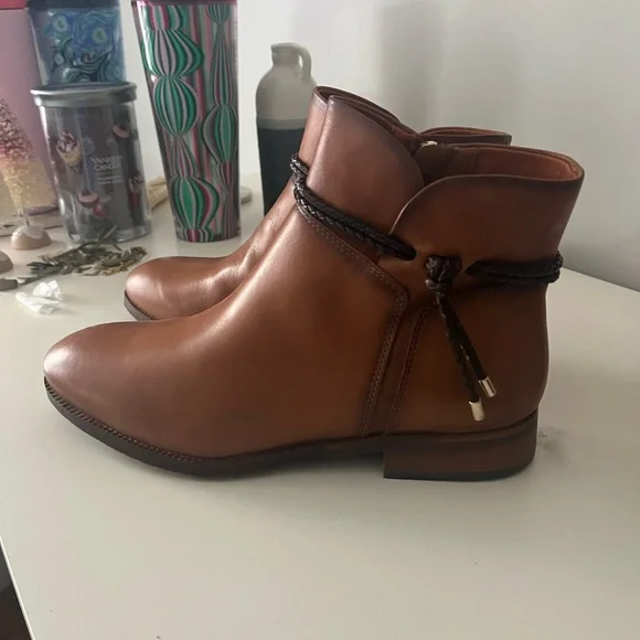 Women’s Tan Leather Ankle Boots NWT - Picture 3 of 4